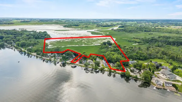 7110 N Tichigan Rd, Waterford, WI 53185