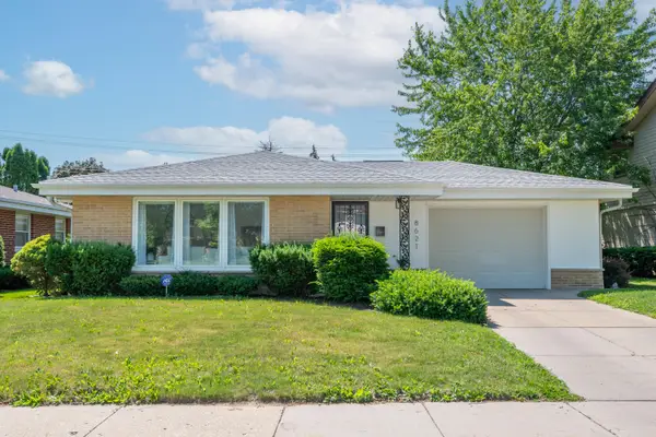 8621 W Grantosa Dr, Milwaukee, WI 53225