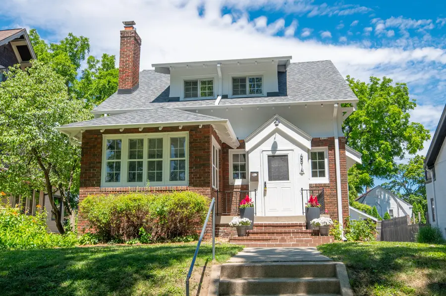 6816 Cedar St, Wauwatosa, WI 53213 - #2
