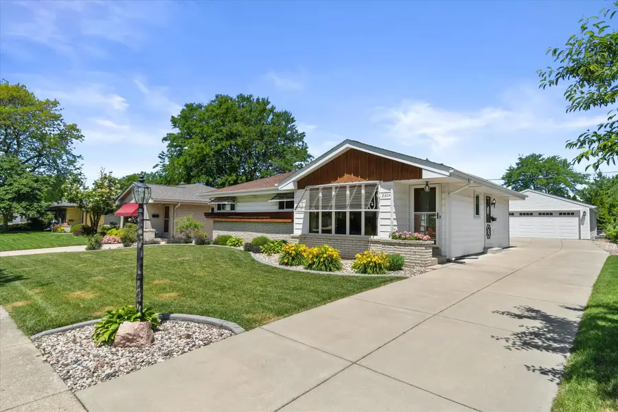 2604 E Dale Ave, Cudahy, WI 53110 - #2