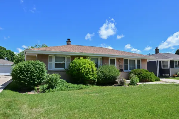 2400 W Edgerton Ave, Milwaukee, WI 53221