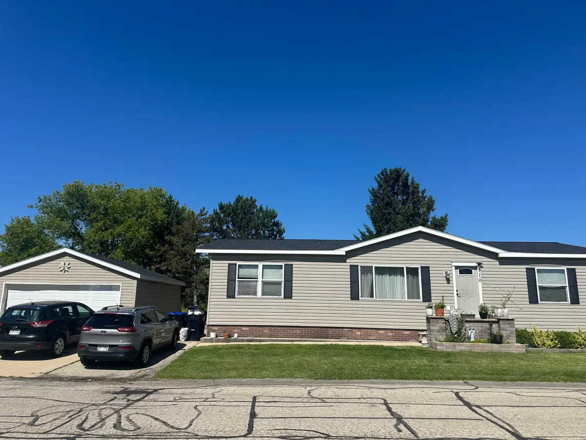 118 S Eastown Manor, Elkhorn, WI 53121 - #1