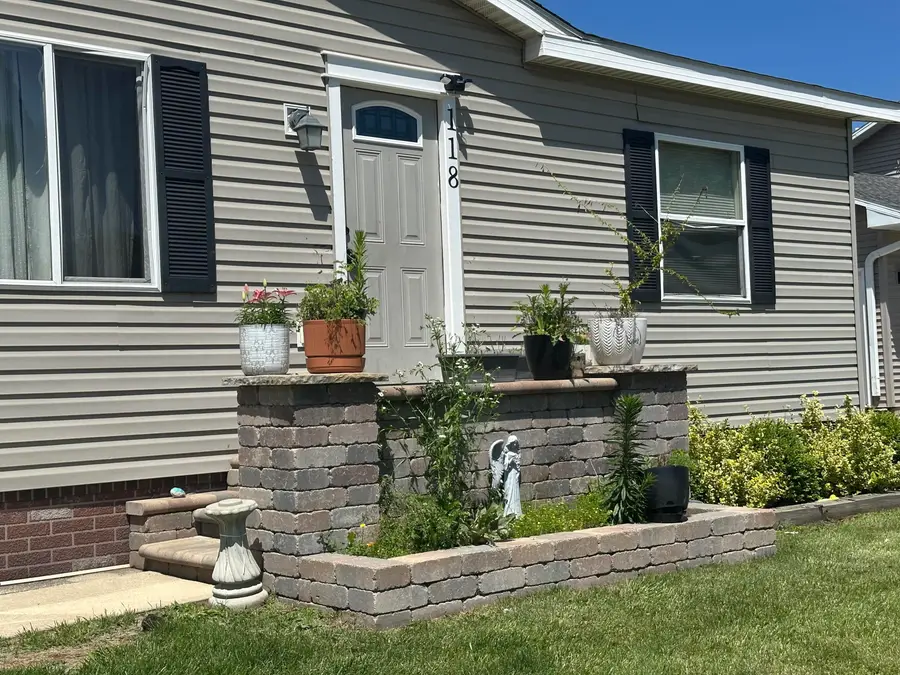 118 S Eastown Manor, Elkhorn, WI 53121 - #2