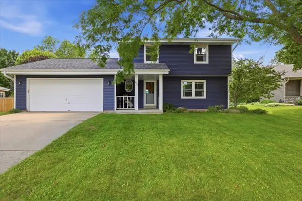 2028 Chapman Dr, Waukesha, WI 53189