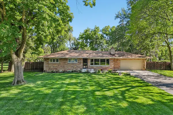 11509 Parkview Ln, Hales Corners, WI 53130