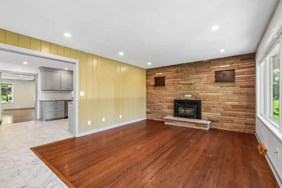 11509 Parkview Ln, Hales Corners, WI 53130 - #3