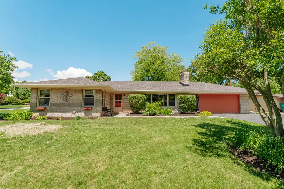 N68W15240 Prudence Dr, Menomonee Falls, WI 53051 - #1