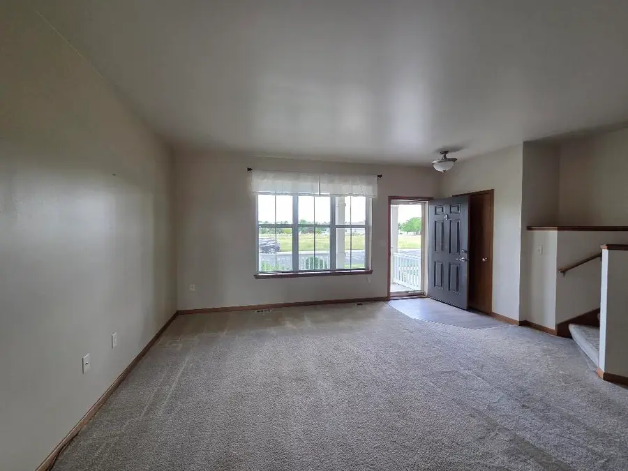 616 Hunter Oaks Blvd, Watertown, WI 53094 - #3