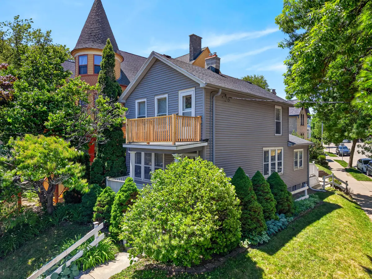 1463 N Franklin Pl, Milwaukee, WI 53202 - #1