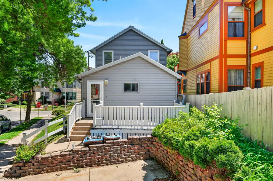 1463 N Franklin Pl, Milwaukee, WI 53202 - #3