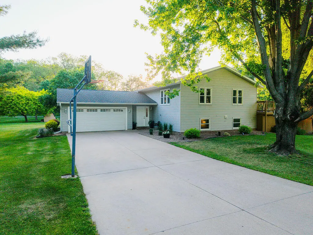 N5273 Clover Ct, Onalaska, WI 54650 - #1