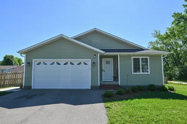 N1476 Chicago Dr, Bloomfield, WI 53128