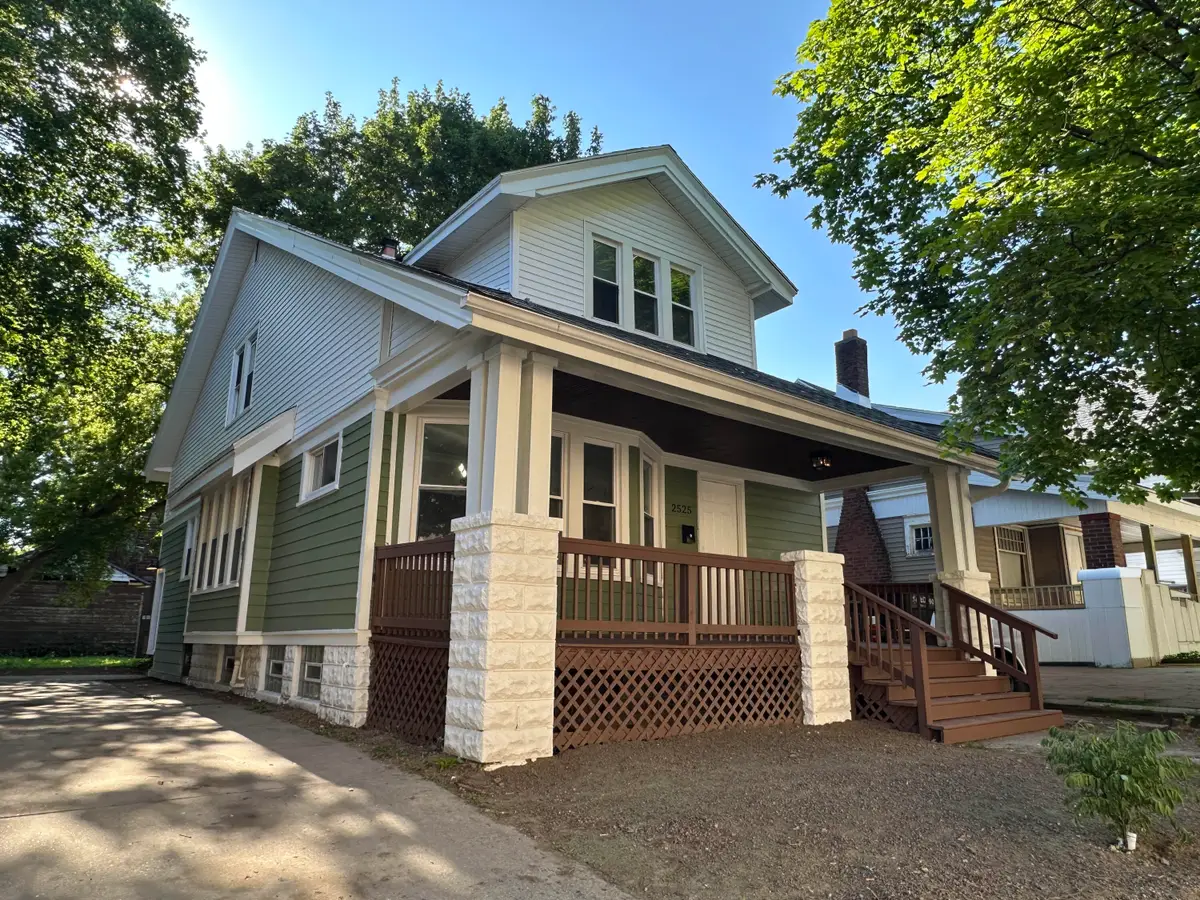 2525 N 44th St, Milwaukee, WI 53210 - #1