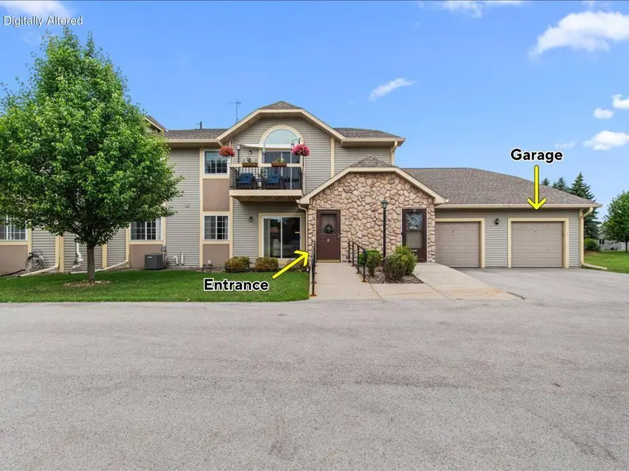 320 E Washington St, Slinger, WI 53086 - #3