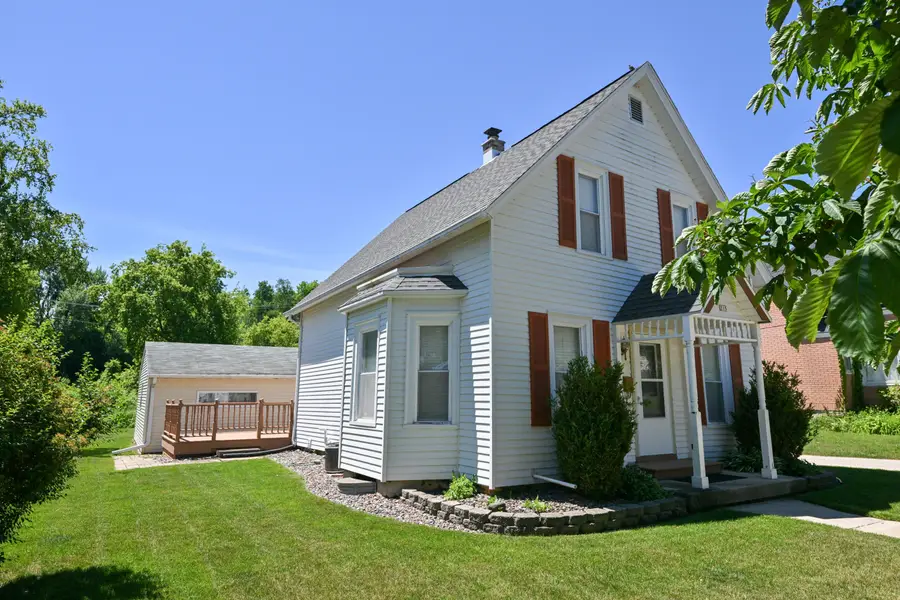 215 W Chestnut St, Port Washington, WI 53074 - #2