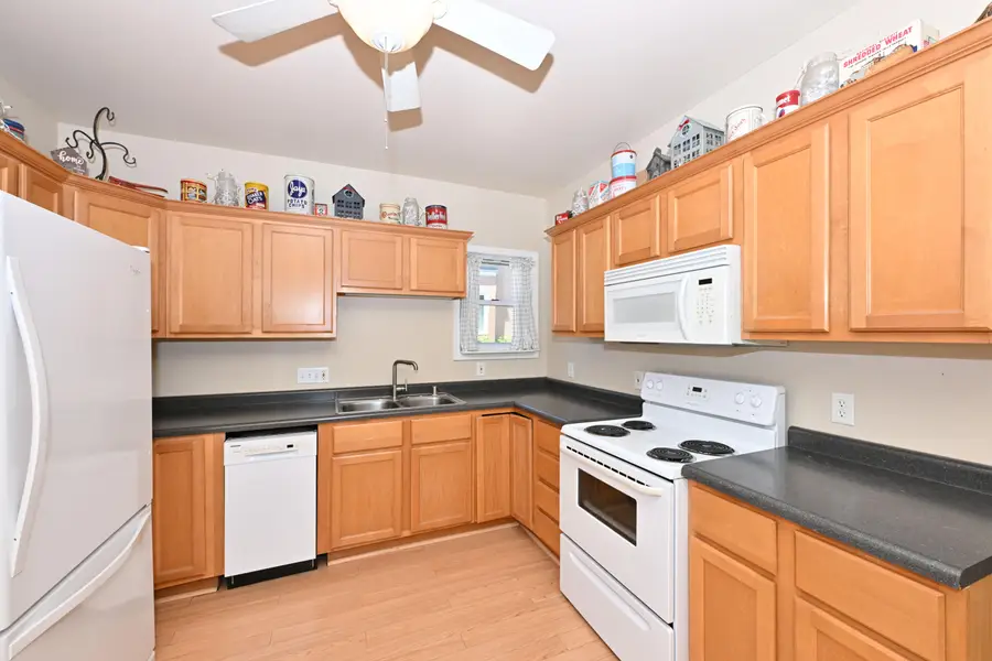 215 W Chestnut St, Port Washington, WI 53074 - #3