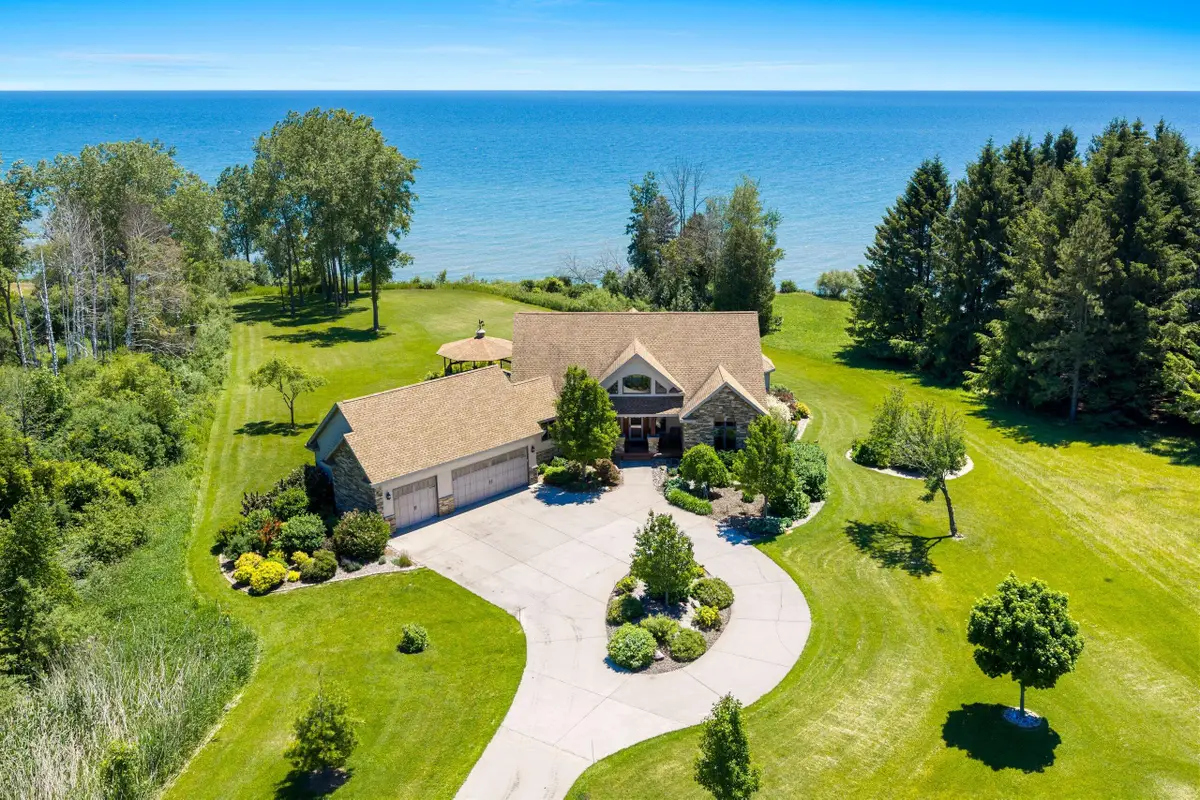 5317 S 10th St, Manitowoc, WI 54220 - #1