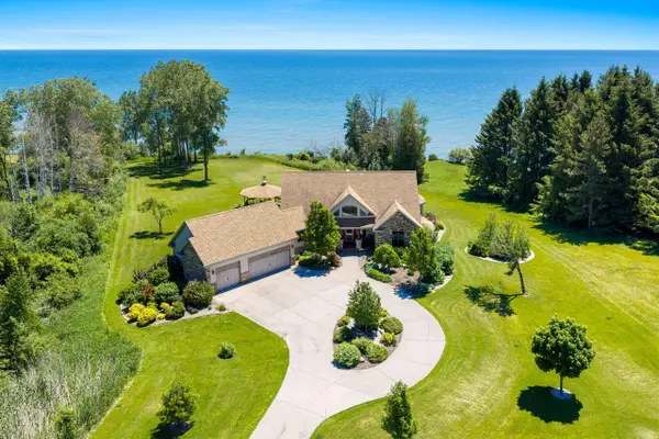 5317 S 10th St, Manitowoc, WI 54220