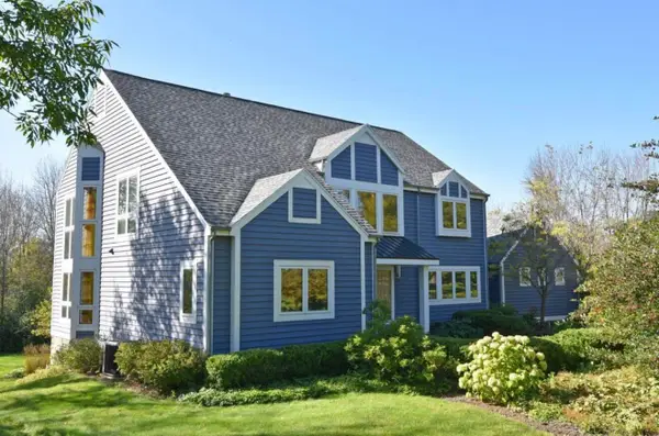 3411 W River Dr, Mequon, WI 53097