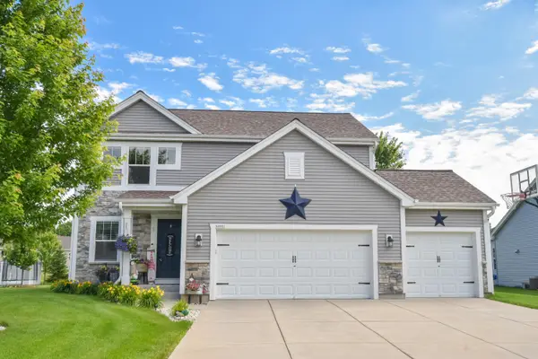 N8001 Woodland Ct, Ixonia, WI 53036