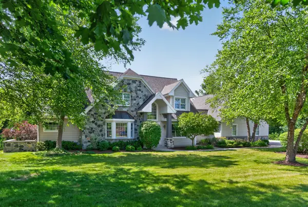 1475 Cedarton Pkwy, Cedarburg, WI 53024