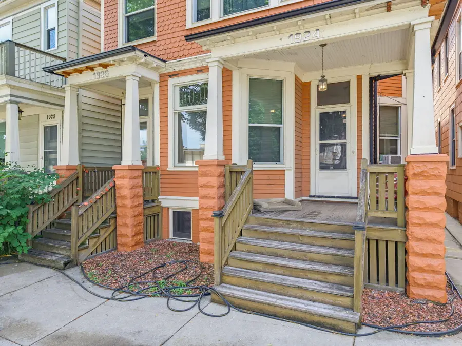 1924 N Oakland Ave, Milwaukee, WI 53202 - #3