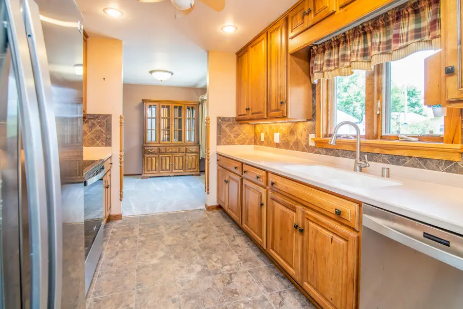 1317 Dakota St, Watertown, WI 53094 - #3