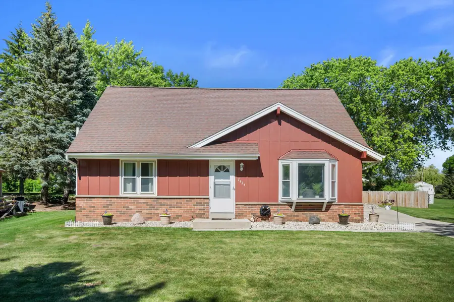 7434 S Logan Ave, Oak Creek, WI 53154 - #2