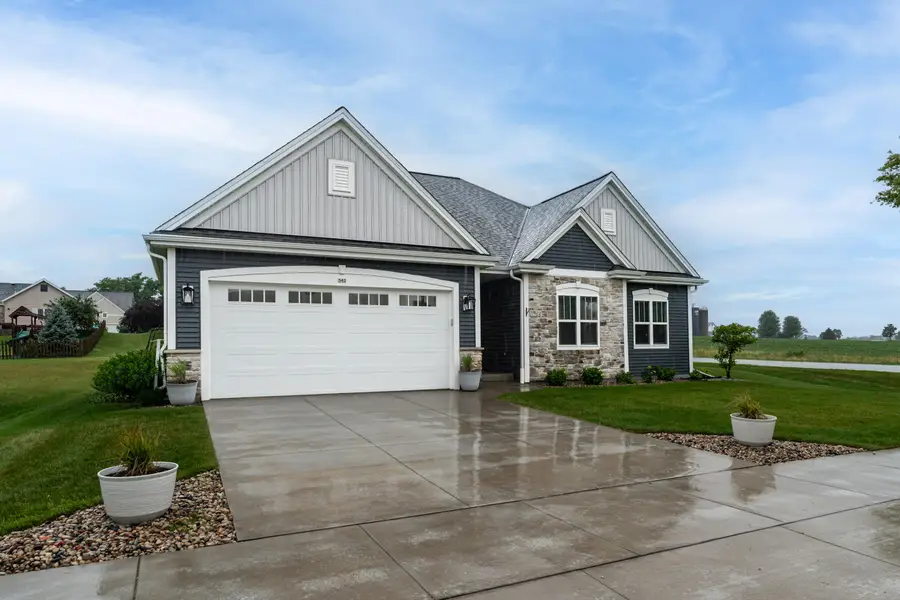 542 Tahoe Ln, Hartford, WI 53027 - #2