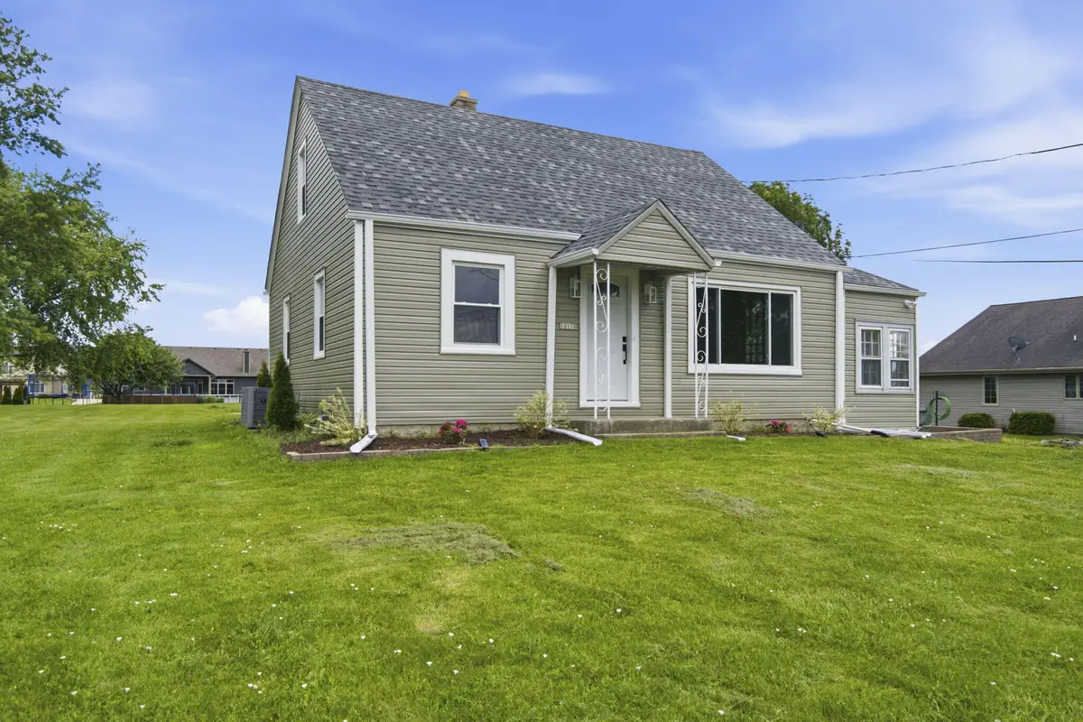 10110 S Shepard Ave, Oak Creek, WI 53154 - #1