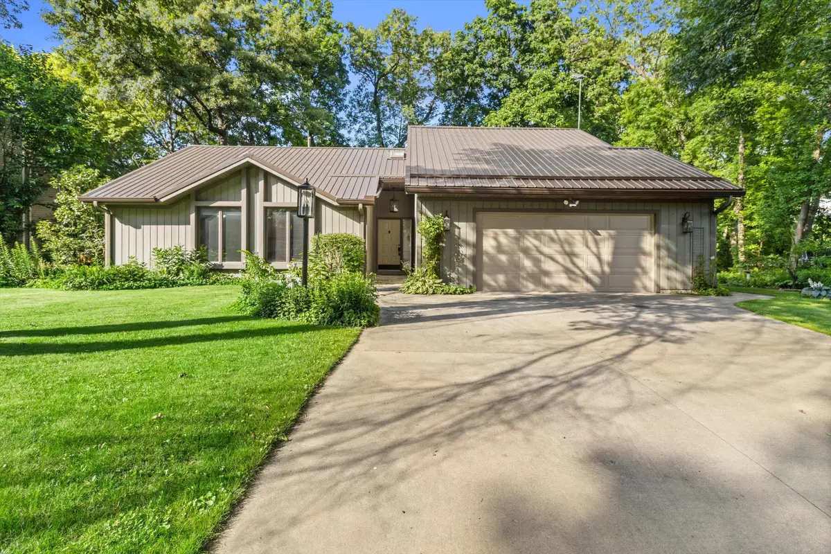 4206 Fox Hills Dr, Janesville, WI 53546 - #1
