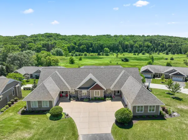 W314N352 Lara Ln, Delafield, WI 53018