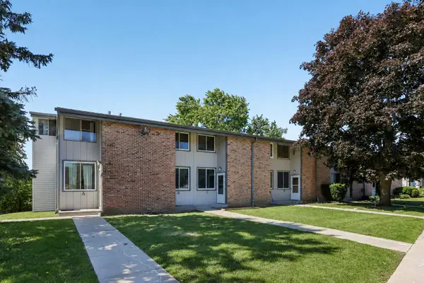 1444 Big Bend Rd, Waukesha, WI 53189