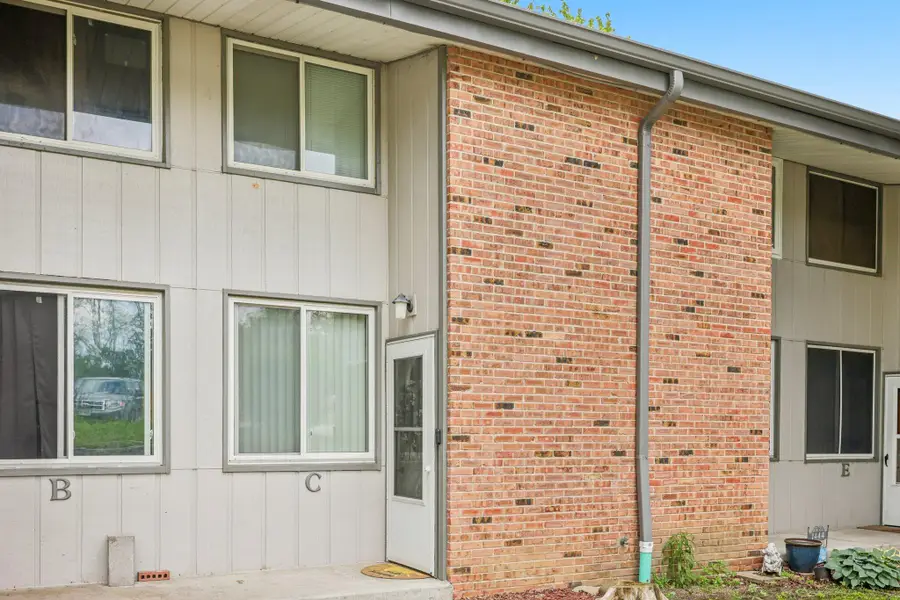 1444 Big Bend Rd, Waukesha, WI 53189 - #2