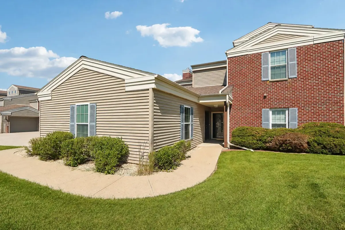 N16W26539 Tall Reeds Ln, Pewaukee, WI 53072 - #1