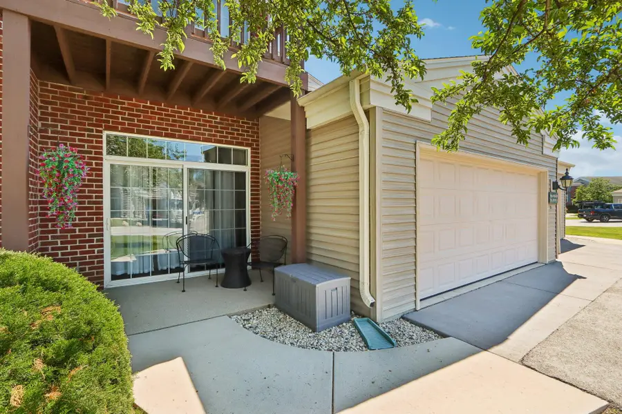 N16W26539 Tall Reeds Ln, Pewaukee, WI 53072 - #2