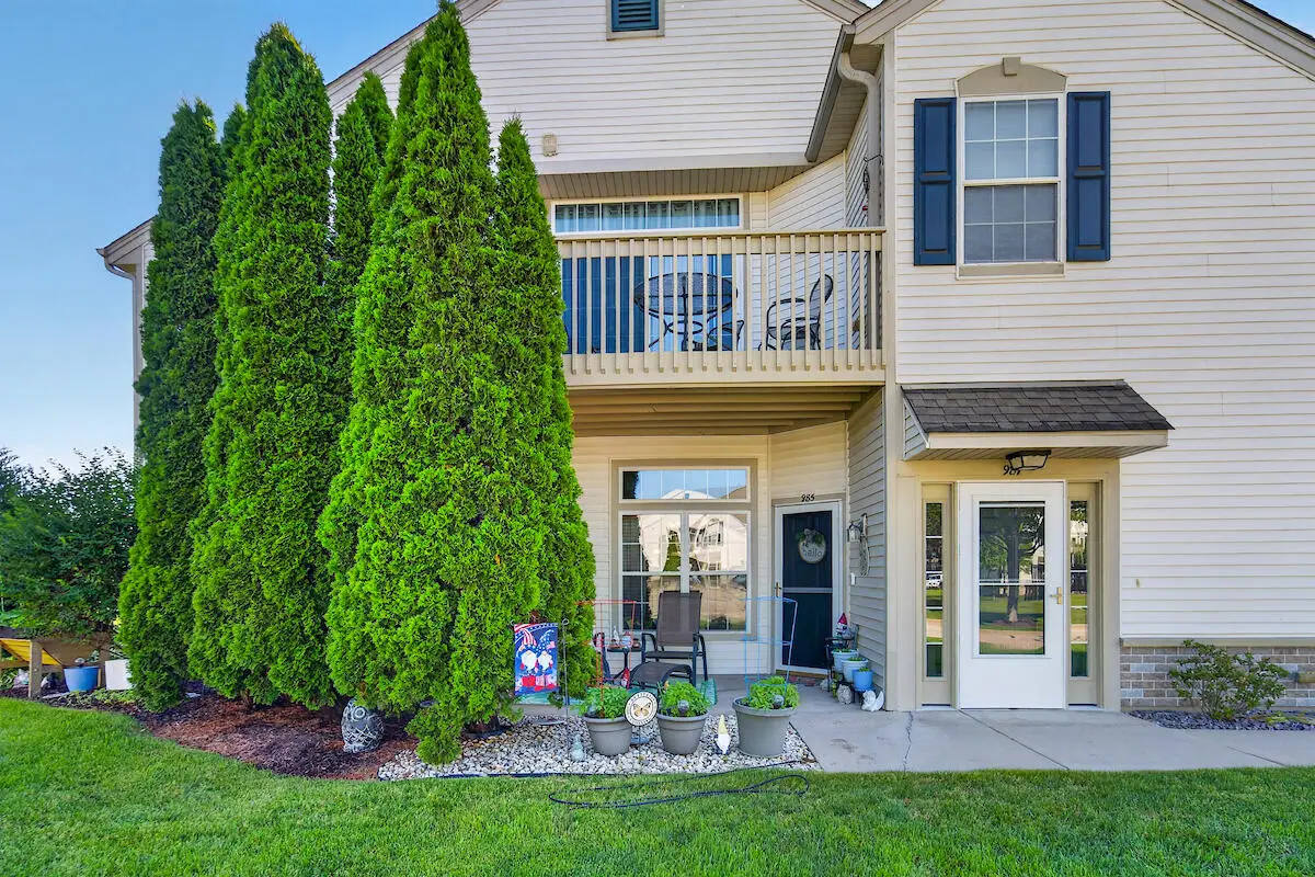 985 Hastings Ct, Mount Pleasant, WI 53406 - #1