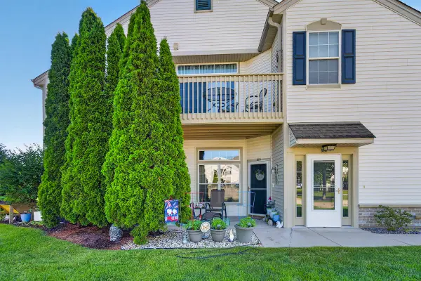 985 Hastings Ct, Mount Pleasant, WI 53406