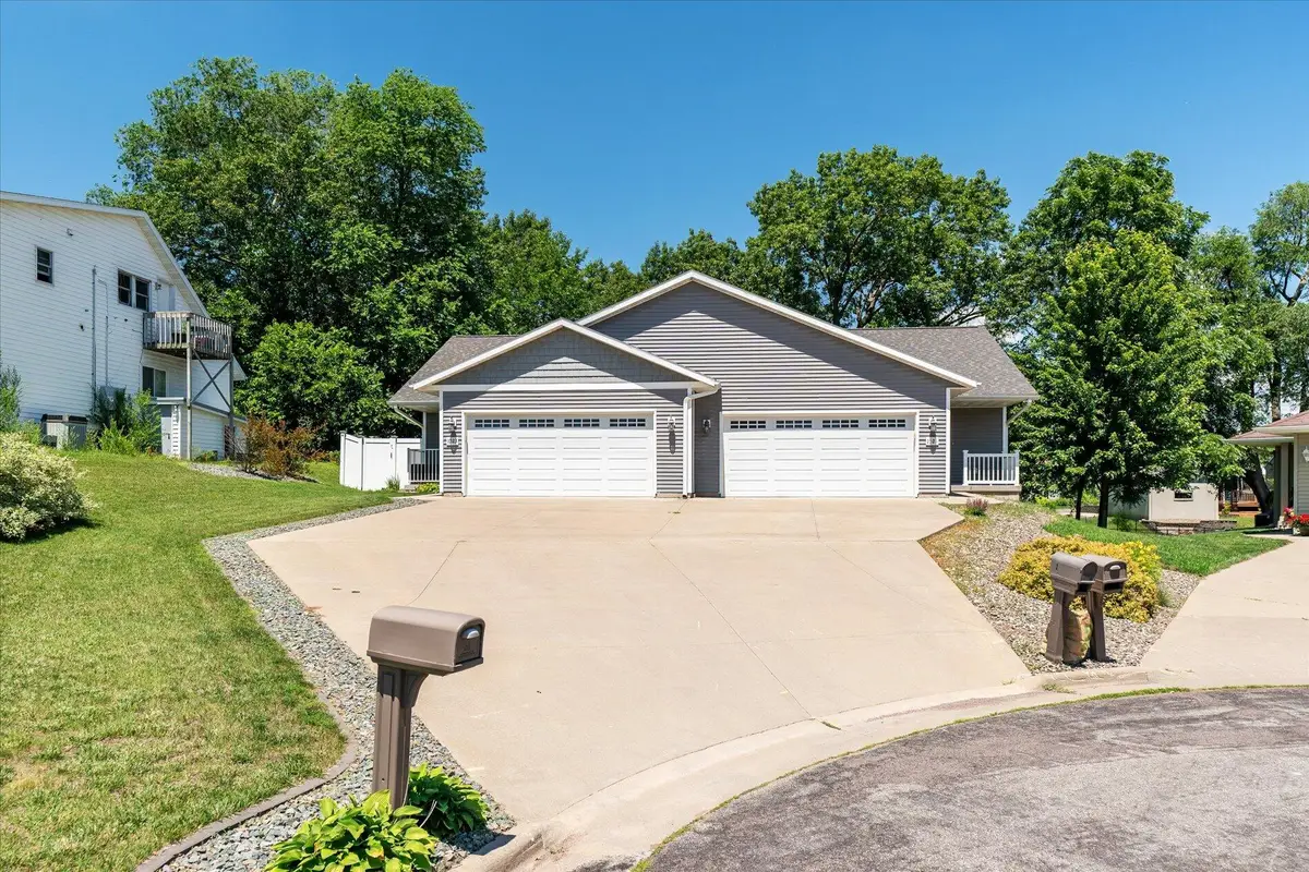 1023 Lincoln St, Onalaska, WI 54650 - #1