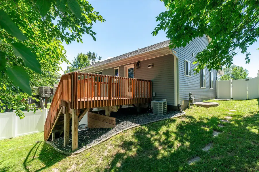 1023 Lincoln St, Onalaska, WI 54650 - #3