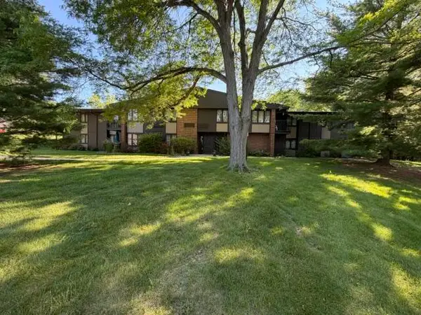 22 Matterhorn Cir, Geneva, WI 53147