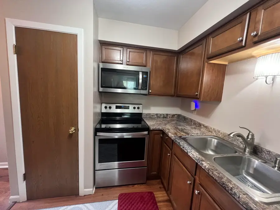 4615 S Woodland Dr, Greenfield, WI 53220 - #3