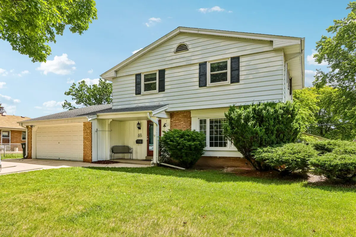 W173N8514 Robert Ave, Menomonee Falls, WI 53051 - #1