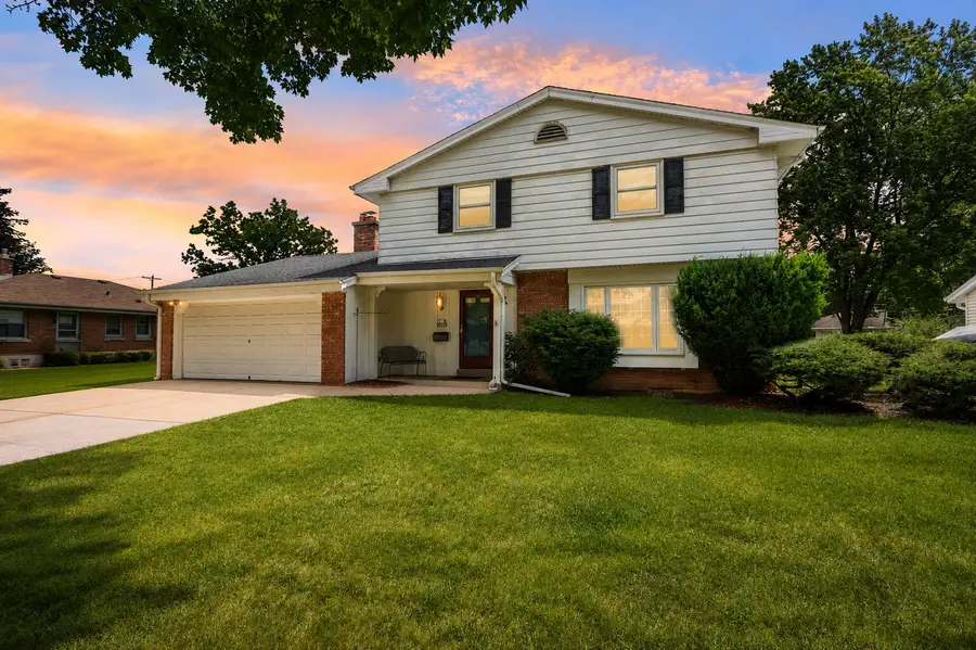 W173N8514 Robert Ave, Menomonee Falls, WI 53051 - #2