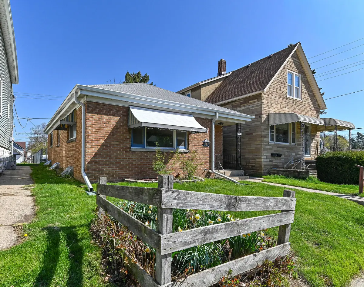 3948 E Underwood Ave, Cudahy, WI 53110 - #1