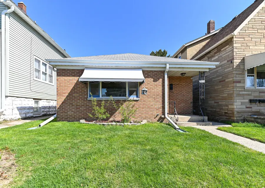 3948 E Underwood Ave, Cudahy, WI 53110 - #3