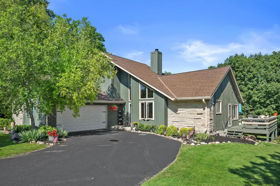 5220 S Skyline Dr, New Berlin, WI 53151 - #2