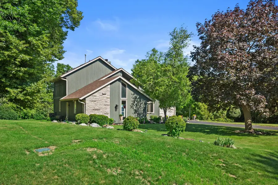5220 S Skyline Dr, New Berlin, WI 53151 - #3