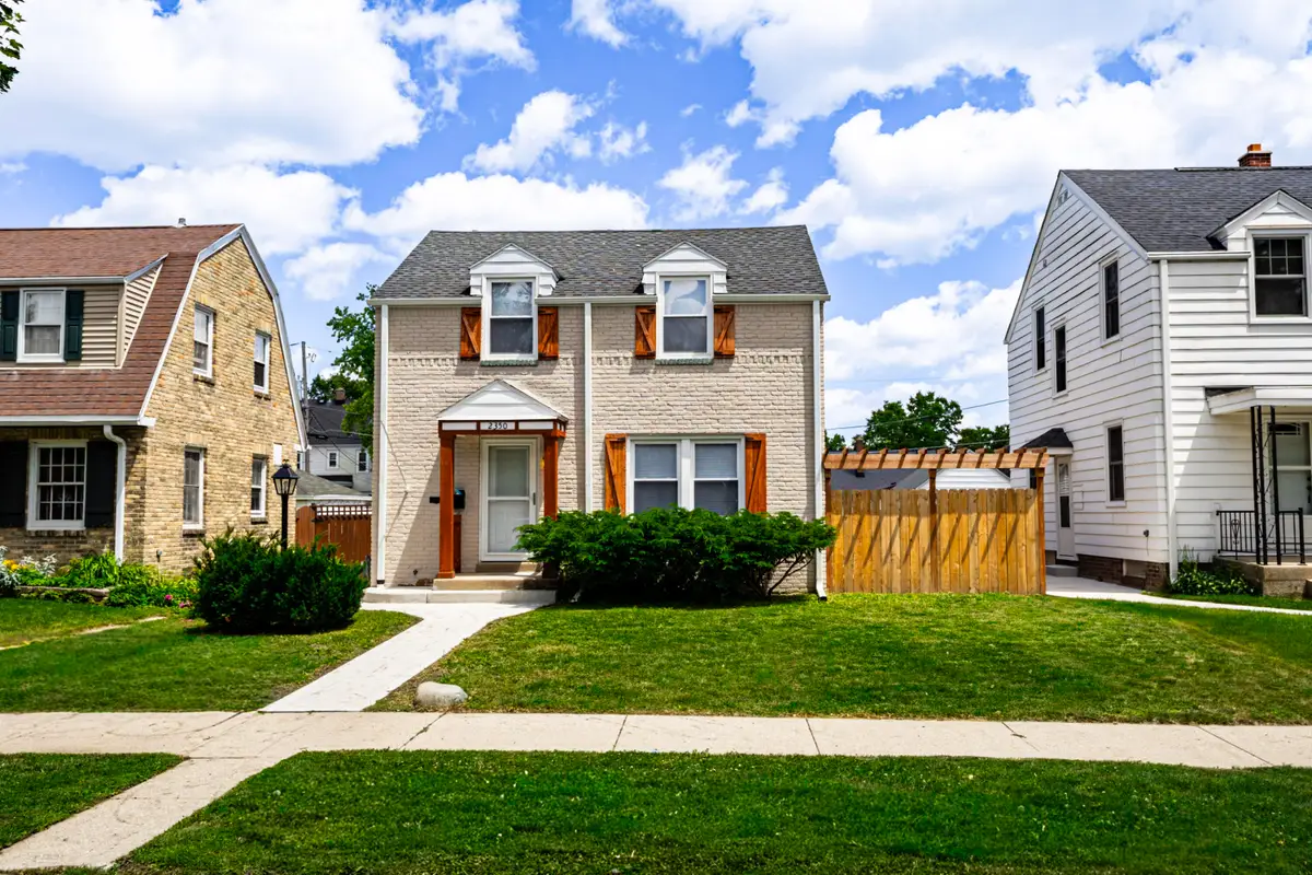 2350 S 56th St, West Allis, WI 53219 - #1