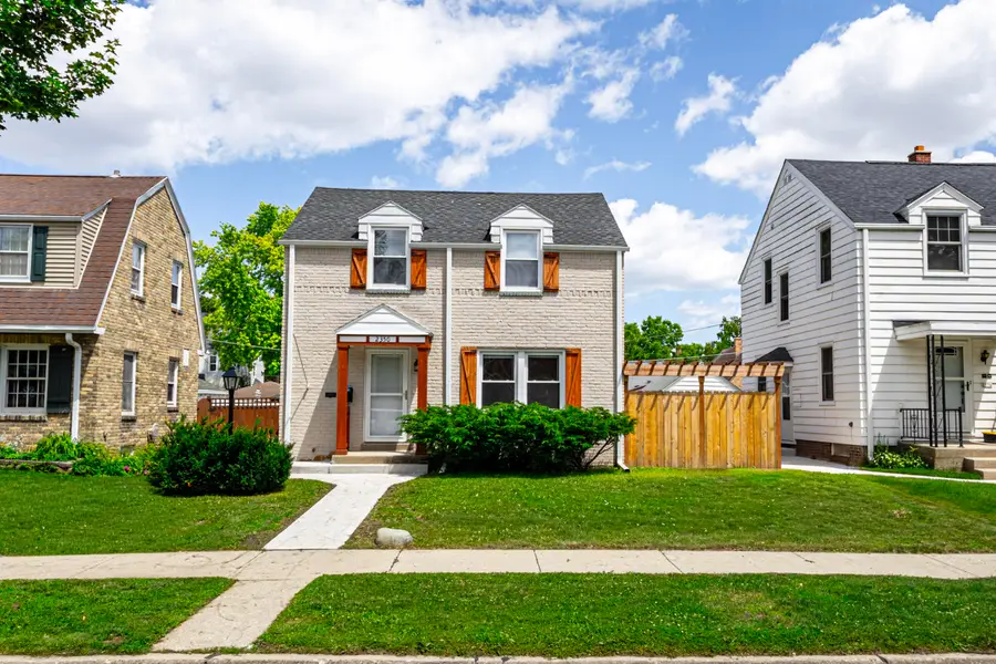 2350 S 56th St, West Allis, WI 53219 - #2